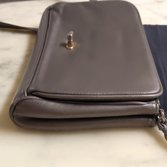 Woman's Crossbody bag with three layers, pockets and mirror. - Picture 7 of 7